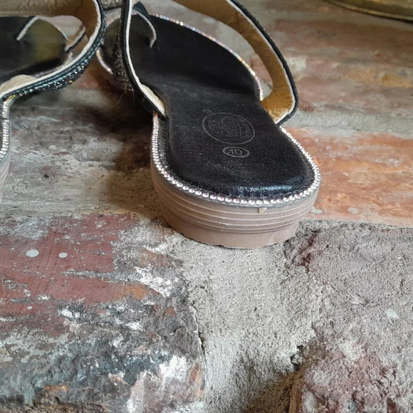 Bolaro by Summer Rio Embellished toe ring sandals - Picture 5 of 10